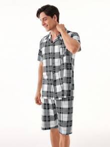 Conjunto de ropa casual para hombre con camisa de cuadros de manga corta de un solo botón y pantalón corto para estar en casa