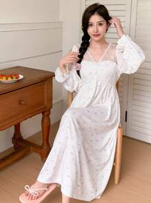 DAZY 浪漫花卉撞色蕾丝荷叶边袖下摆长袖睡裙睡衣