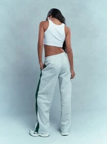 MISSGUIDED بنطلون رياضي واسع الساق مزخرف باللونين مع سير للربط وملائم للشتاء - رمادي - مشاهدة 3