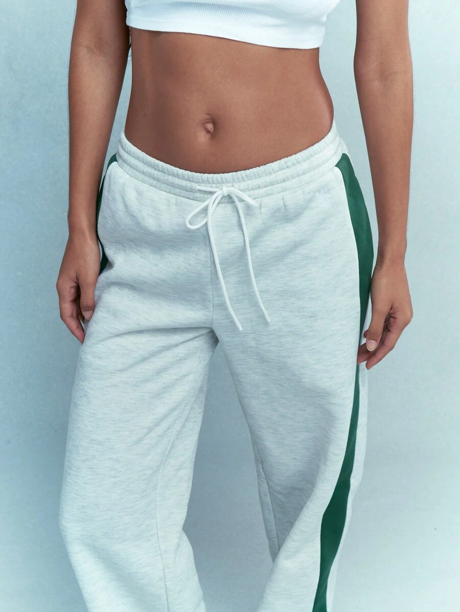 MISSGUIDED بنطلون رياضي واسع الساق مزخرف باللونين مع سير للربط وملائم للشتاء - رمادي - مشاهدة 1