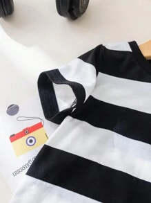 SHEIN Black And White Striped Color Block Round Neck Short Sleeve T-Shirt For Baby Boy Or Baby Girl,Suitable For Summer Outdoors, Home, Vacation Or Beachwear