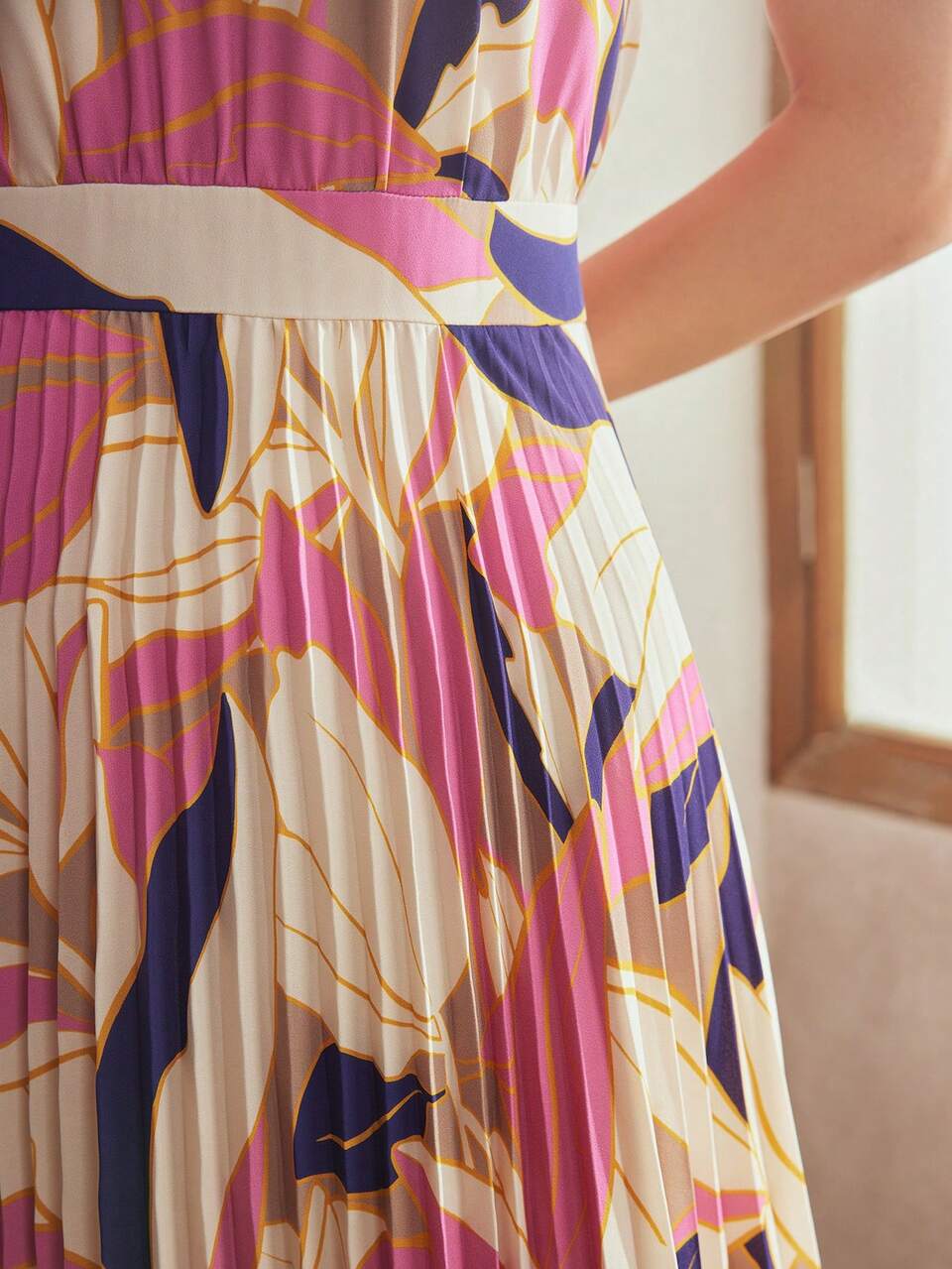 MOTF Classy ALLOVER PRINT PLEATED HEM DRESS