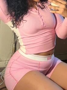 Slaydiva Conjunto de top ajustado con media tapeta y cuello redondo de bloqueo de color para mujer tejido de punto para primavera/otoño con pantalones cortos súper ajustados de bloqueo de color recortados - H