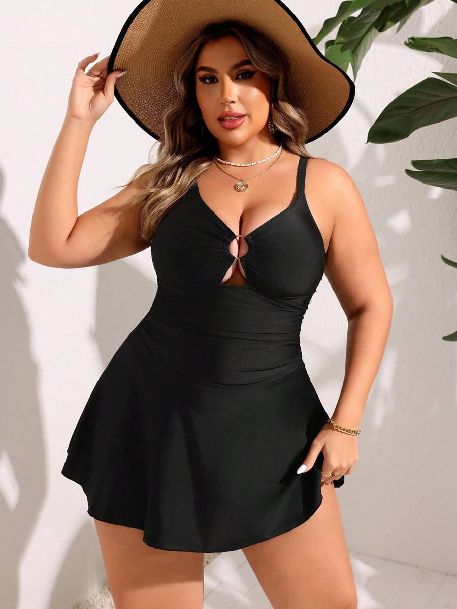 SHEIN Swim Curve مجموعة تانكيني مزينة بحلقة دائرية واسعة للأحجام الكبيرة للصيف، باللون الصلب مع تفريغات، مع شورت سباحة منفصل - الأسود - مشاهدة 1