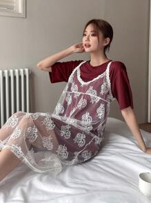 DAZY 2 件套舒适简约 T 恤裙和透视蕾丝吊带裙组合睡衣套装睡衣 - 白色 - 查看 1