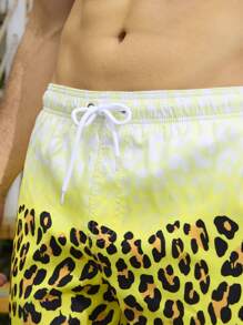 Surfspeed Leopard bedruckte Herren-Badeshorts mit Gummizug und weitem Bein für Urlaub Style