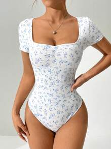 SHEIN EZwear 小花卉女士甜心領短袖連體衣，褶皺設計，夏季款