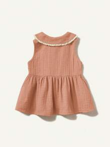 Cozy Pixies Set aus ärmellosem Pullover und Shorts mit Peter-Pan-Kragen und Spitzenverzierung für Baby-Mädchen