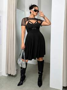 SHEIN ICON Große Größen Netzstoff Trägerkleid mit Metallring Dekoration und ausgestelltem Schirmsaum für den Sommer