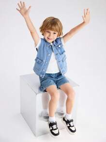 Young Boy Street-Style Washed Denim Jacket With Organ Pleats And Multiple Pockets - Medium Wash - View 1