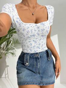 SHEIN EZwear 小花卉女士甜心領短袖連體衣，褶皺設計，夏季款