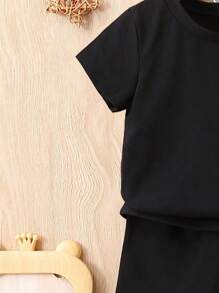 SHEIN 2 件套男婴休闲熊猫印花套装，春夏季，适合日常穿着和户外活动黑色男婴套装婴儿夏季套装 - 黑色 - 查看 3