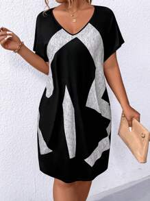 Đầm hè dáng rộng cổ chữ V in họa tiết, có túi, kiểu dáng thanh lịch, cỡ lớn. - Đen và trắng - Xem 7