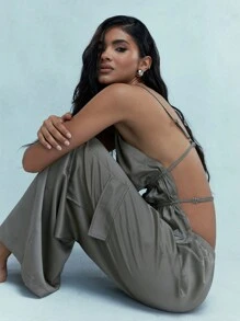 MISSGUIDED Satin Gathered Waist Halter Neck Top And Wide Leg Pants With Cargo Pockets Co-Ord - Army Green - View 5