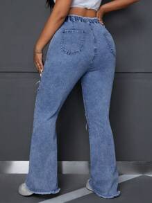 SHEIN ICON 加大碼貼身喇叭牛仔褲，帶磨損邊，石染色 - 淺色水洗藍 - 查看 2