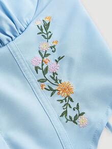 SHEIN MOD 夏季蓝色复古花卉刺绣吊带背心，蝴蝶结肩带上衣，无需胸罩，波西米亚风束身胸衣，外出上衣，蓝色上衣，乡村音乐会，乡村上衣，波西米亚风上衣，花卉图案上衣，夏季女士上衣，早午餐上衣，夏季上衣，雏菊上衣，露脐女士上衣，沙滩上衣，复古下午茶上衣 - 彩色 - 查看 3