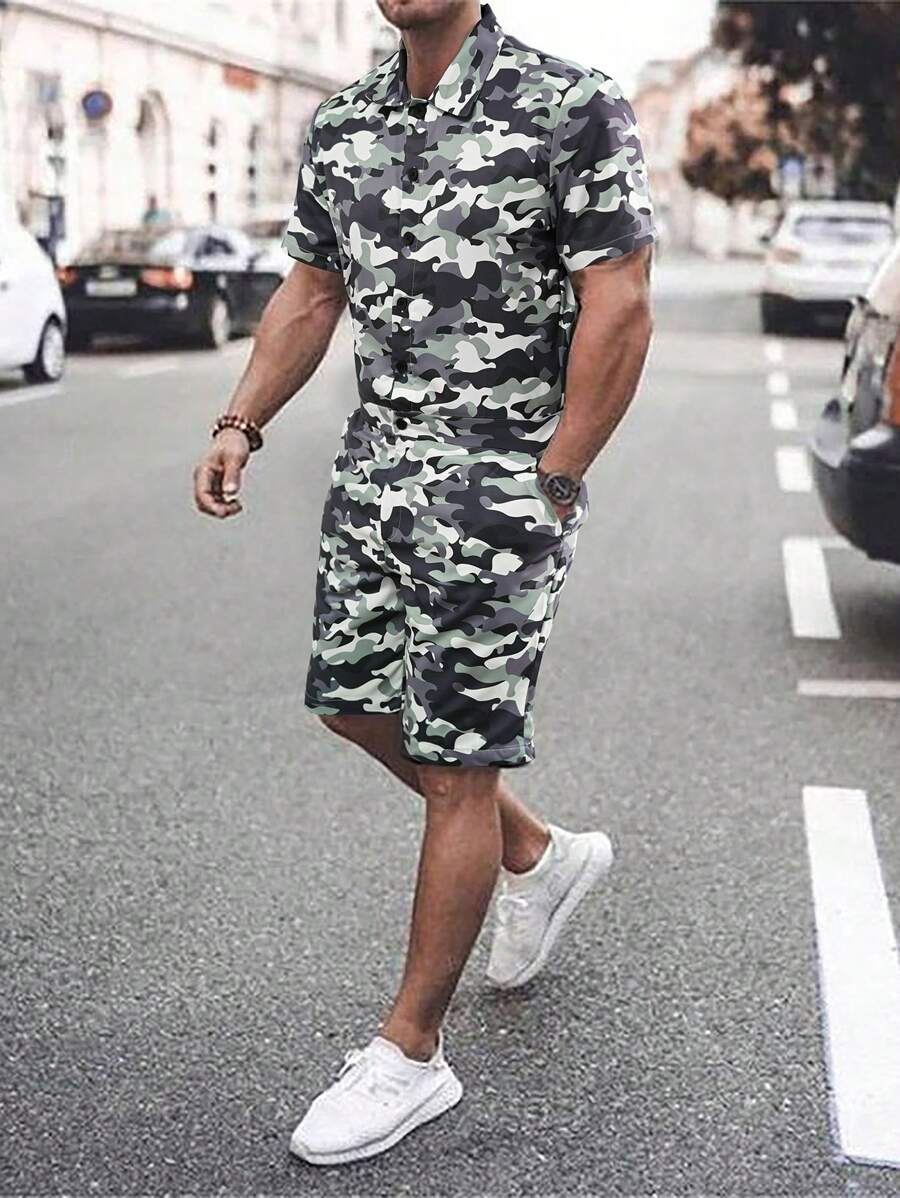 Manfinity LEGND Men's Front Button Closure Camo Short Sleeve Romper With Pockets, Summer And Cargo Pants - Black - View 1
