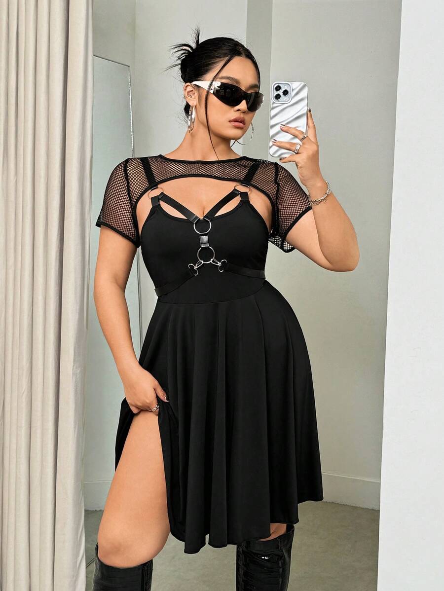 SHEIN ICON Große Größen Netzstoff Trägerkleid mit Metallring Dekoration und ausgestelltem Schirmsaum für den Sommer