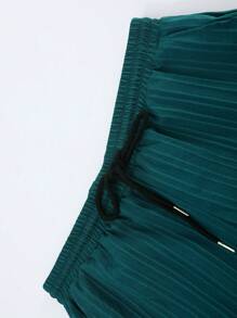 Manfinity RSRT Men's Vacation And Casual Solid Color Short Sleeve Shirt With Shorts Set - Green - View 6