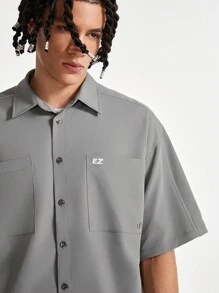 Manfinity RebelGame Men's Loose Embroidered English Pattern Short Sleeve Woven Shirt, Suitable For Summer - Dark Grey - View 3