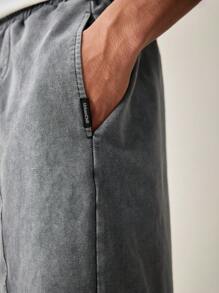 Manfinity RebelGame Men's Fashionable Loose-Fit Elastic Waist Snow Washed Shorts For Daily Casual Wear