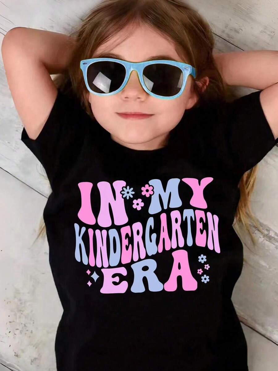 SHEIN Kleine Mädchen lässiges, florales Kurzarm T-Shirt mit Buchstaben-Slogan-Muster