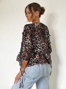 SHEIN Essnce 女士夏季打結襯衫，帶蝴蝶結袖口，豹紋印花女裝短袖襯衫 - 彩色 - 查看 2