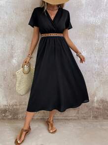 SHEIN Clasi Robe élégante pour femmes en vacances avec ceinture tissée géométrique, col en V à volants, manches courtes et longues (bordure en dentelle)