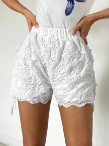 SHEIN Essnce 女士夏季花卉刺绣侧蝴蝶结系带短裤，适合海滩度假 - 白色 - 查看 1