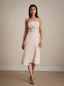Aveloria Modichic 無肩帶乾淨色系連身裙，不對稱擺線和優雅風格 - 米色 - 查看 4