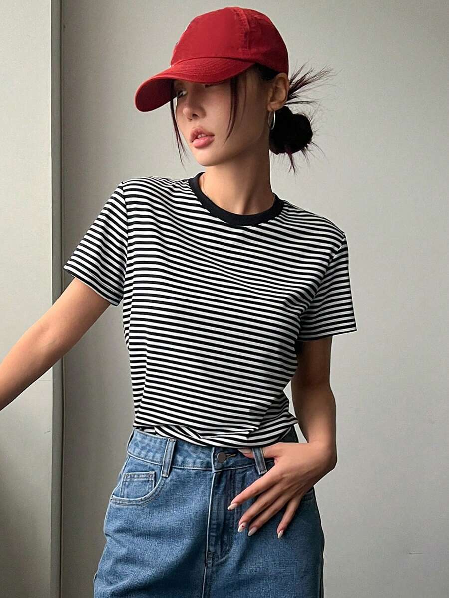 DAZY 女士條紋印花圓領短袖休閒T恤，夏季 - 黑色 - 查看 1