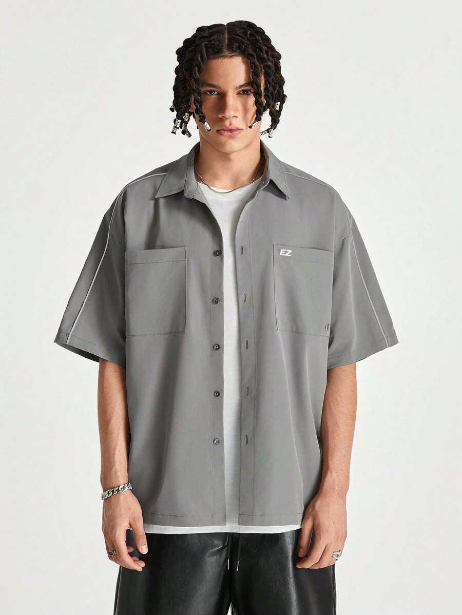 Manfinity RebelGame Men's Loose Embroidered English Pattern Short Sleeve Woven Shirt, Suitable For Summer - Dark Grey - View 1