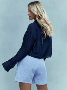 MISSGUIDED 带口袋的纹理缎面短款衬衫 - 藏蓝色 - 查看 2