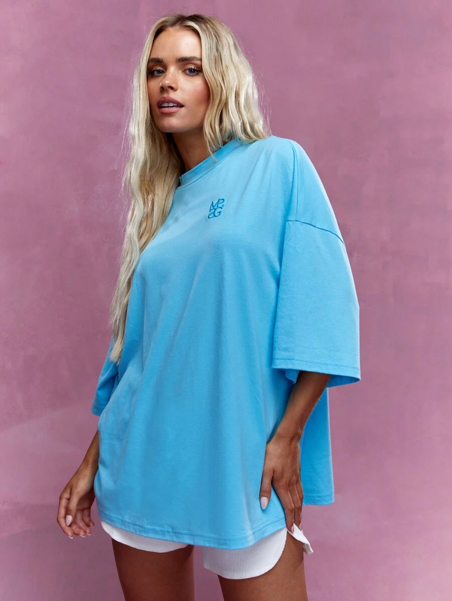 MISSGUIDED تي شيرت قصير الأكتاف بطبعة شعار مطرزة للشارع بياقة طاقم واسع - الأزرق - مشاهدة 1