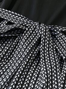 SHEIN LUNE Mujer de talla grande Mono corto de manga corta con cuello redondo estampado geométrico y diseño de pierna ancha para verano