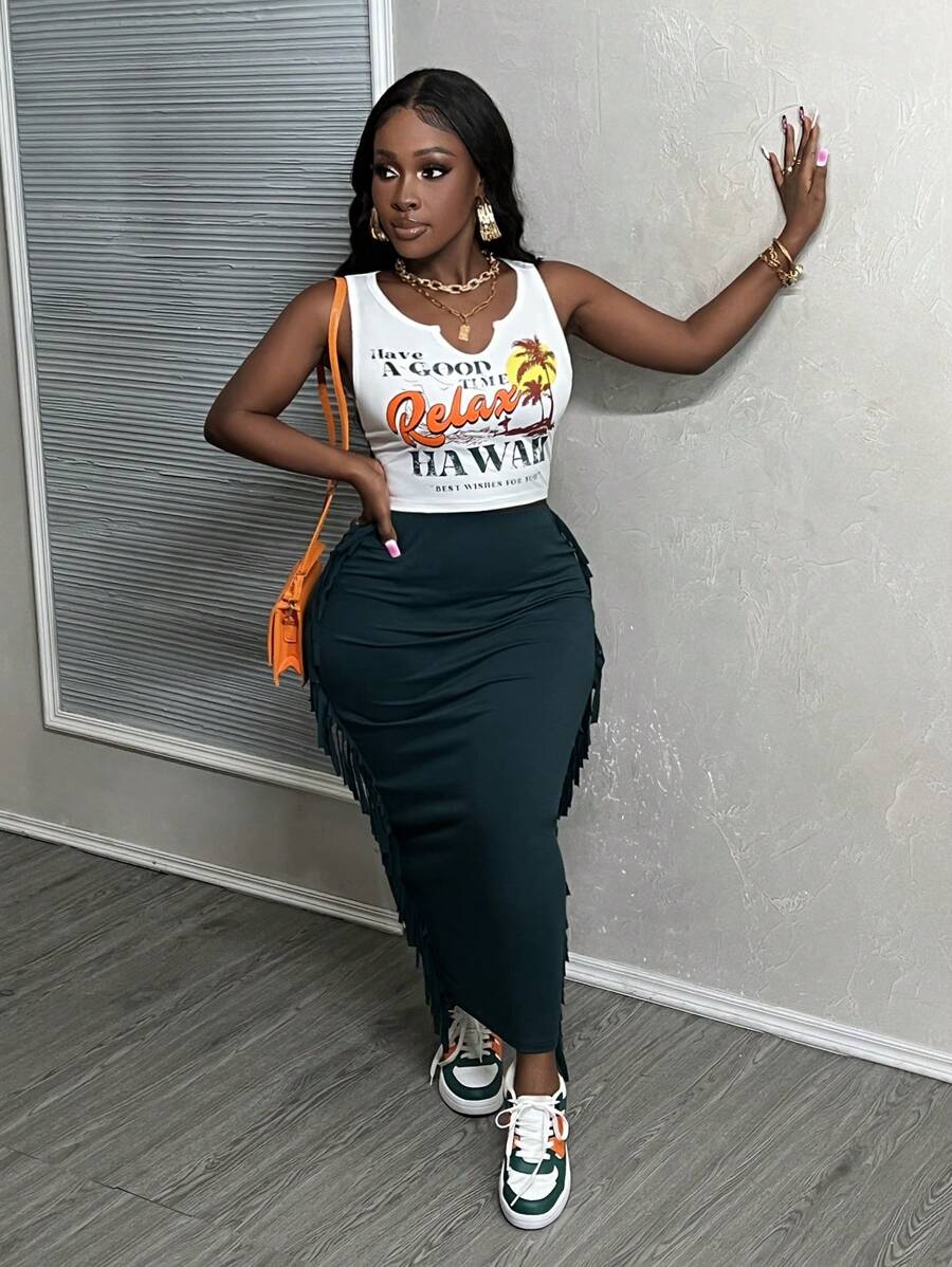 Slaydiva 夏季休閒假期U領挖空椰樹英文標語印花修剪白色背心流蘇深綠色裙子女士兩件套裝-H - 彩色 - 查看 1