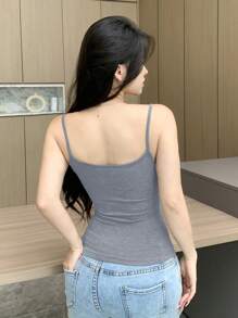 DAZY 女式纯色加垫肩带修身基本款背心，适合所有季节和健身场合 - 灰色 - 查看 2