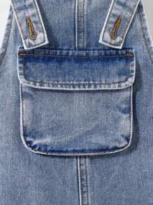 Cozy Pixies Pantalones cortos globales de mezclilla suave y holgados para niñas jóvenes en denim desteñido de verano, con tirantes ajustables, bolsillos con parche y dobladillo enrollado. Sin camiseta, atuendos de ropa de verano para niños