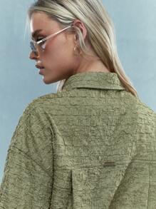 MISSGUIDED 褶皱纹理短款纽扣衬衫，长袖翻领鼠尾草绿衬衫，非常适合圣帕特里克节爱尔兰节日派对庆祝活动、春季节日装扮和圣诞节穿着。 - 綠色 - 查看 2