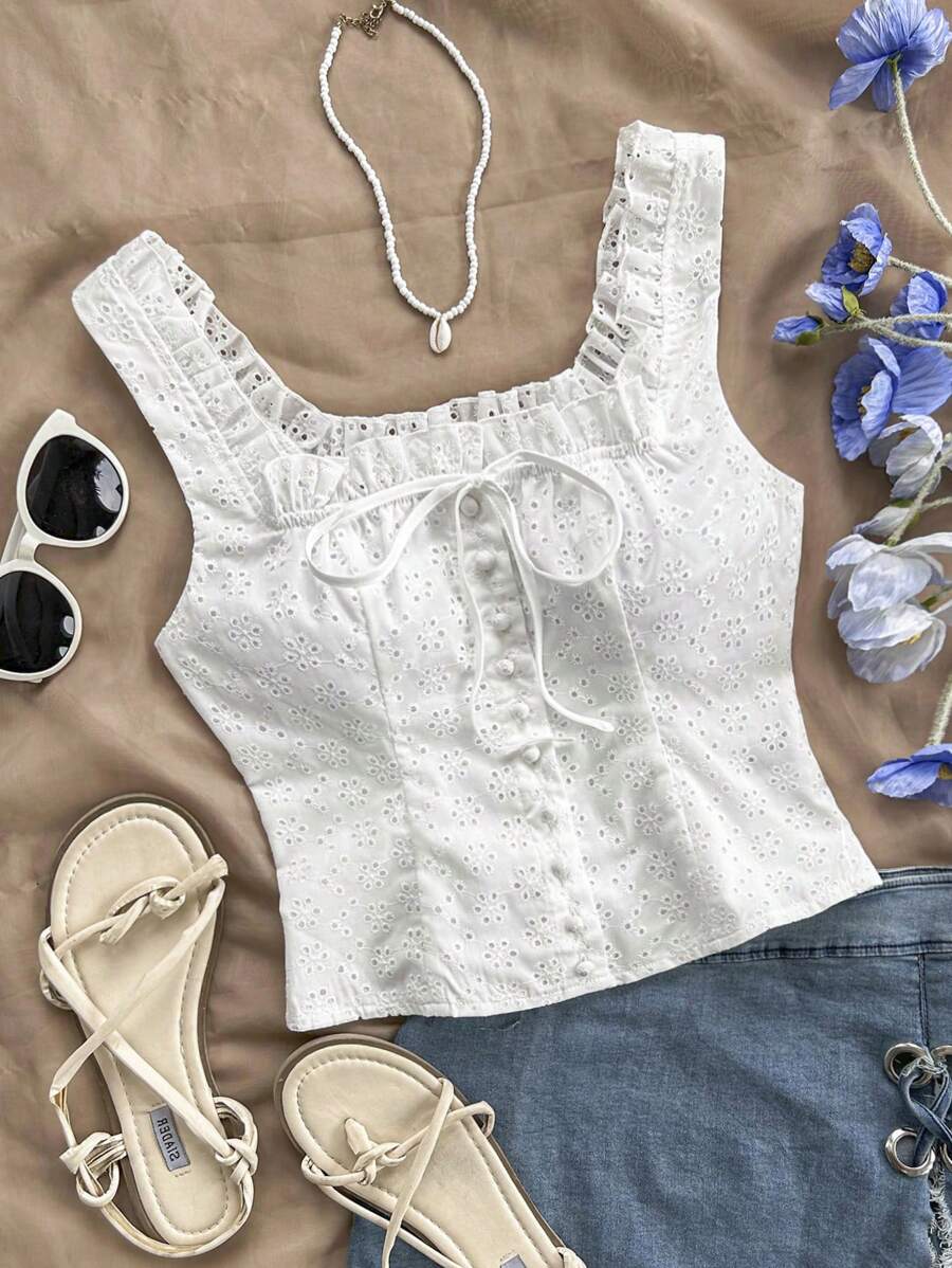 Soleia 女士度假风格无袖短款上衣，正面带纽扣，镂空刺绣面料，荷叶边下摆，蝴蝶结细节，浪漫波西米亚风格，适合海滩、音乐节、夏季 - 白色 - 查看 1