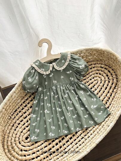 Cozy Pixies Vestido para niña bebé con mangas cortas y dobladillo tipo pompón con patrón de flores y cuello floral de bloqueo de color