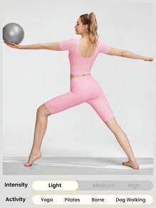 GLOWMODE FeatherFit™ Set aus Crop T-Band Tank Top und High-Rise Biker Shorts