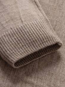 RueChic Jersey de cuello alto ajustado casual para hombre con bordado en el pecho - Camel - Ver 7