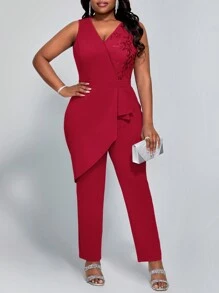 SHEIN Lady Macacão Vermelho Elegante e Delicado com Babado e Alças Largas para Mulheres Plus Size - Vermelho - Visão 1