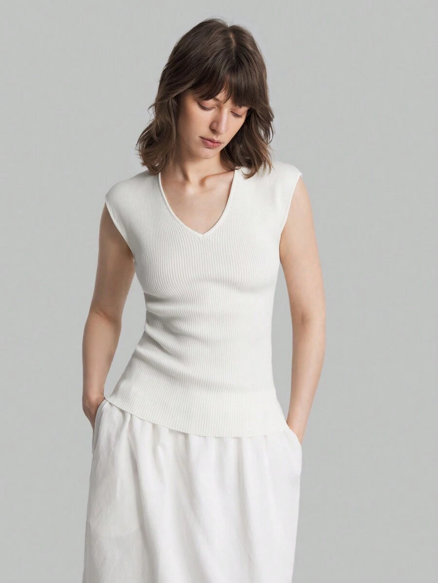 Ontre New 2026 Spring/SummerWomen's White Four-Season Old Money Style Stretch Knitted Top, Minimalist Style Casual Vacation Slim Casual Solid Color Sleeveless Knitted Versatile Top