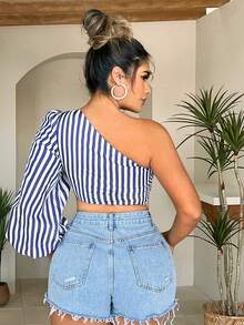 SHEIN SXY Top rayé bleu à une épaule et à manches longues pour femmes pour la plage d'été, convient pour un port quotidien décontracté - Bleu et Blanc - Voir 2