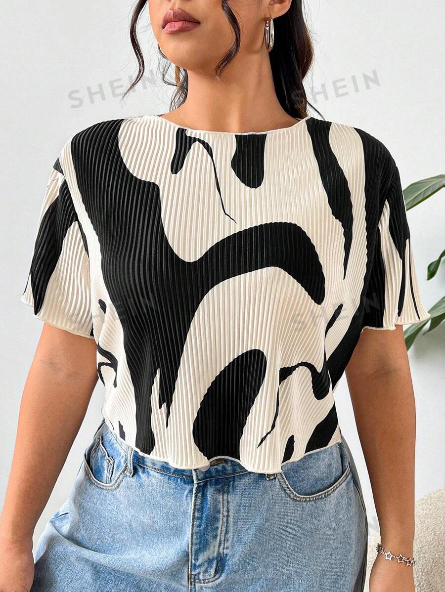 SHEIN EZwear Camiseta de talla grande para mujer con estampado geométrico, cuello redondo, mangas cortas y plisados, para verano