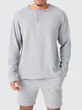 男士純色圓領長袖上衣和短褲組