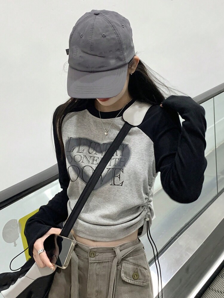 เสื้อยืดแขนแร็กแลนลายตัวอักษรบล็อกสีพร้อมเชือกรูดด้านข้าง - สีเทา - ดู 5