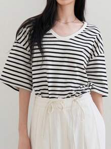 Dazy-Less 条纹印花落肩开衩 T 恤老式风格超大 T 恤商务休闲女士工作服 - 黑與白 - 查看 7